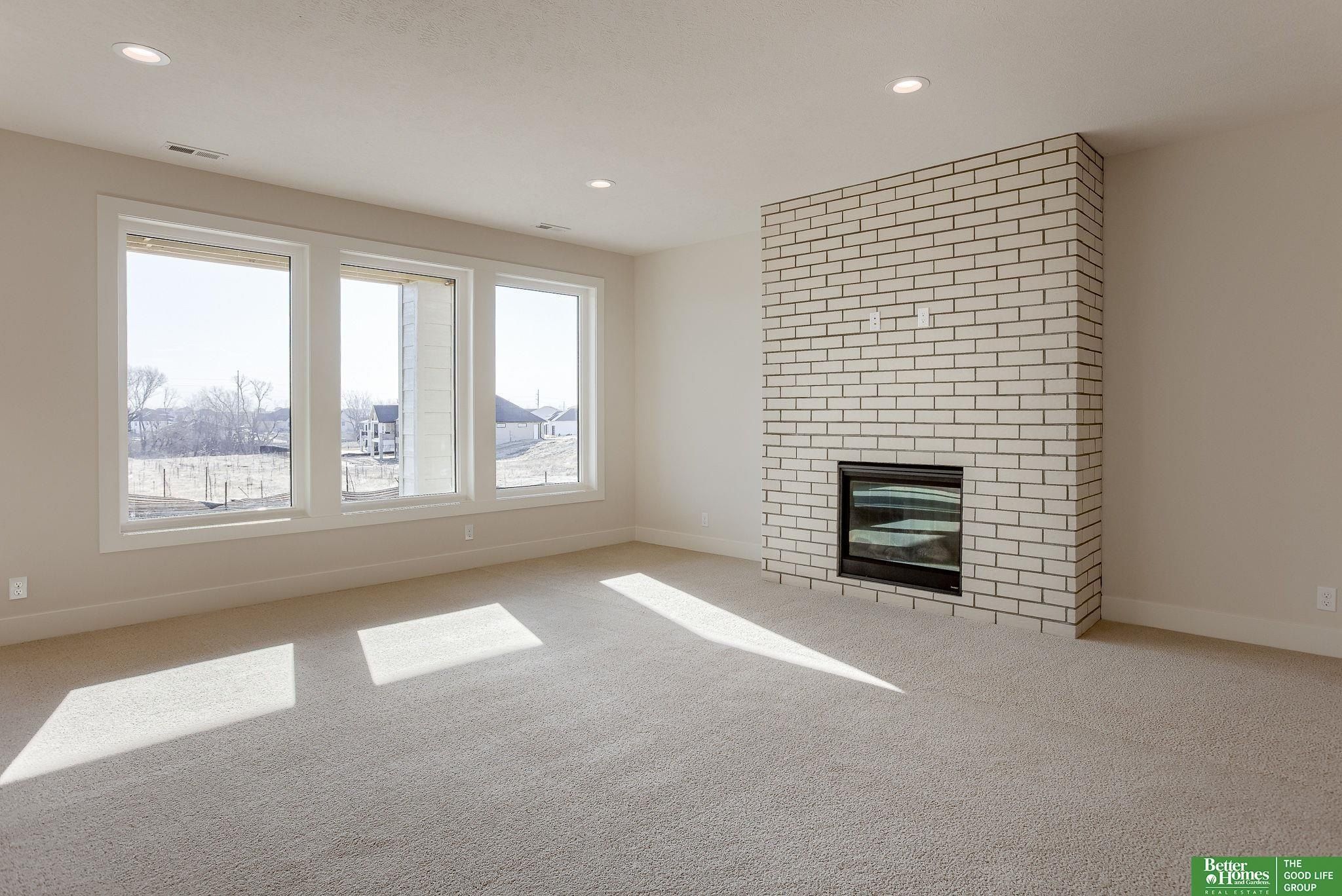 20658 Laurel Avenue. Elkhorn, NE 68022