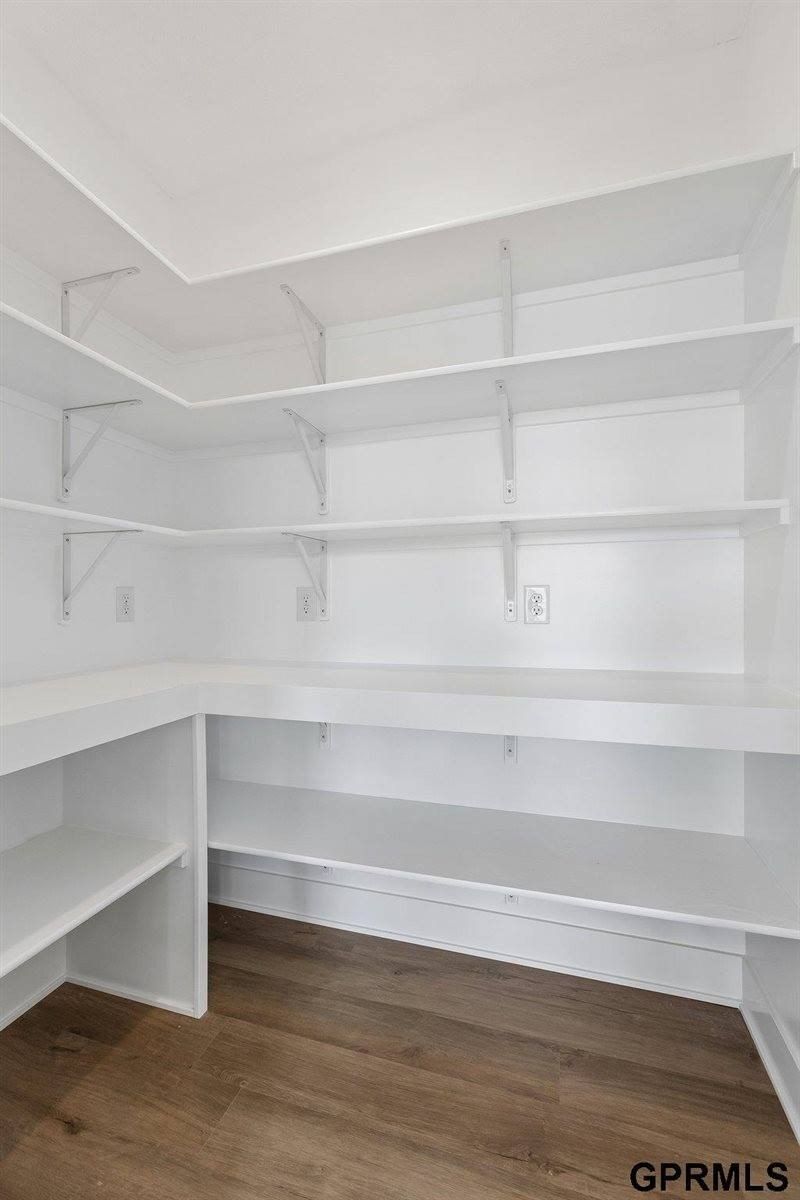 5714 Kestrel Parkway. Elkhorn, NE 68022