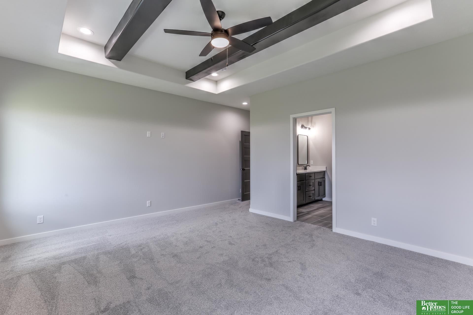 9815 Cumberland Drive. Papillion, NE 68046