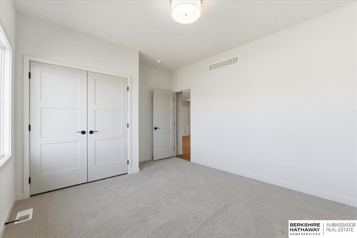 5439 Kestrel Parkway. Elkhorn, NE 68022