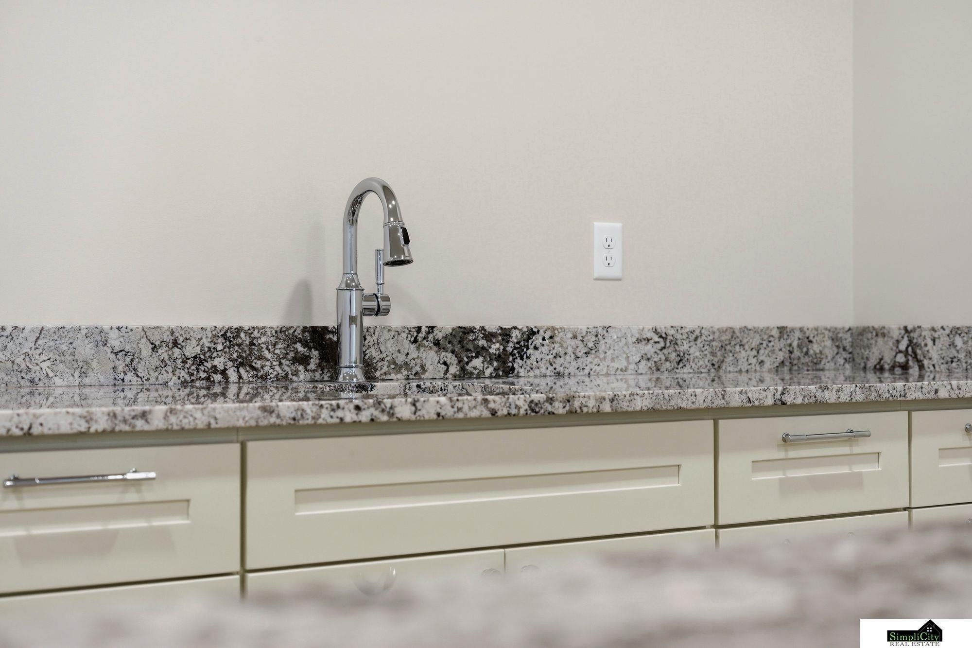 9515 Breashears Street. Lincoln, NE 68516