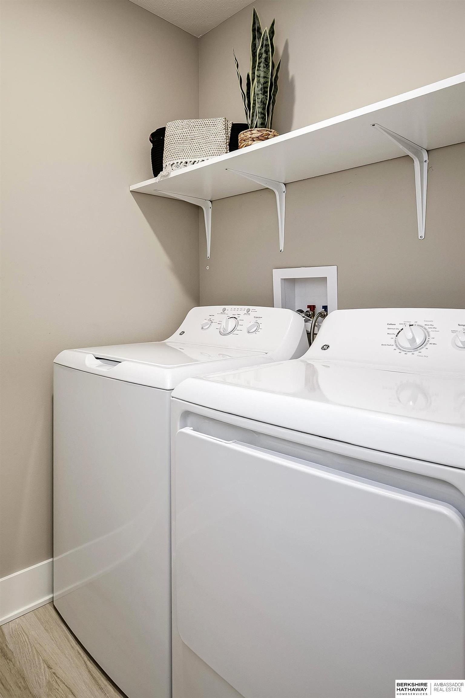 2617 Piney Creek Drive. Elkhorn, NE 68022