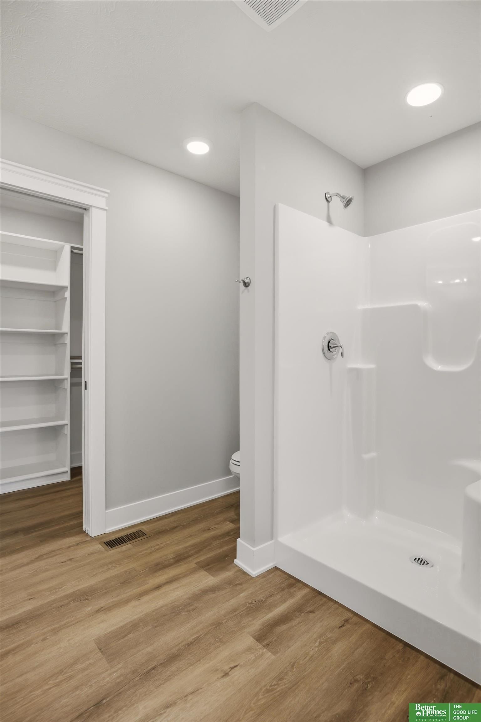 2452 Camden Avenue. Omaha, NE 68111