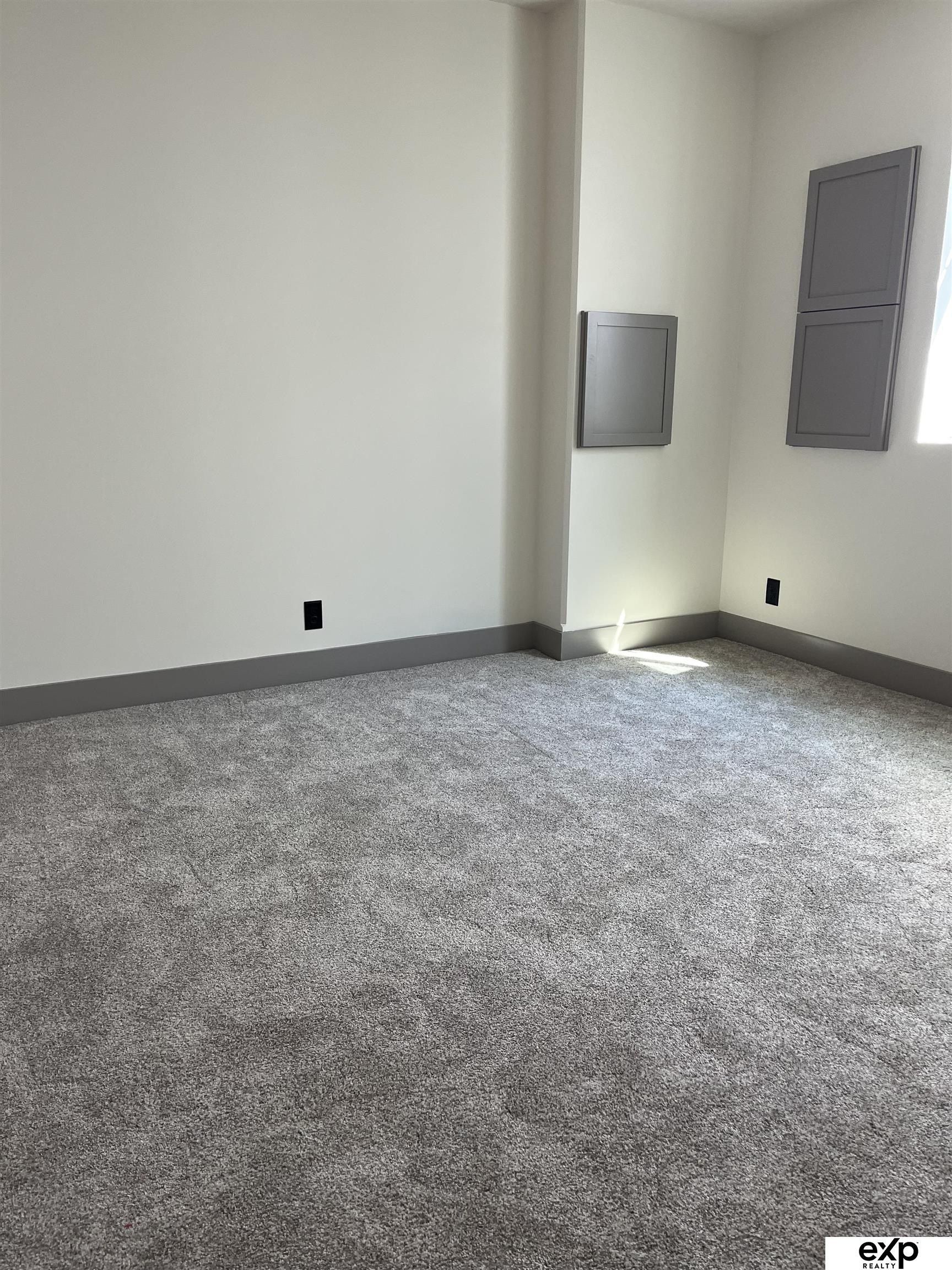 20505 Ogden Street. Elkhorn, NE 68022