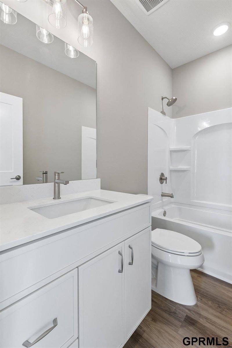 19509 Ellison Avenue. Elkhorn, NE 68022