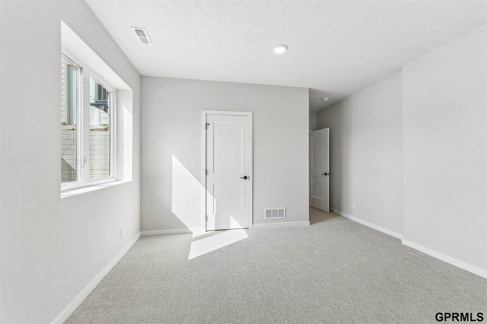 5705 North 197 Avenue. Elkhorn, NE 68022