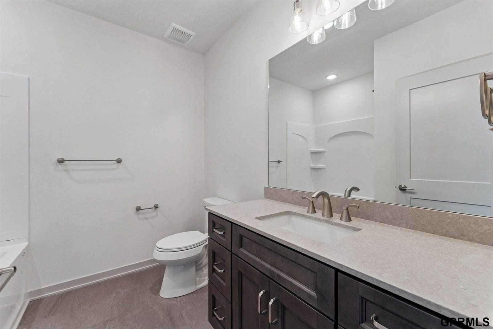 21907 Mcclellan Drive. Gretna, NE 68028