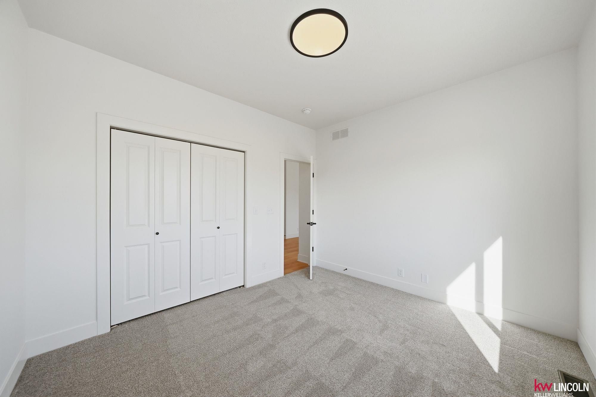 963 W Santa Clara Street. Lincoln, NE 68523