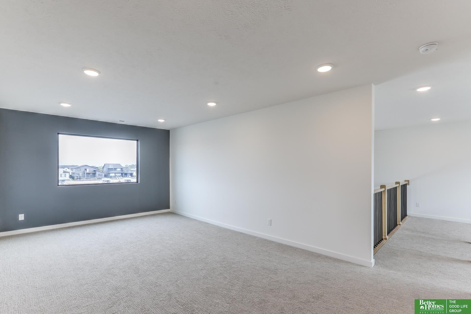 28574 Jessie Circle. Valley, NE 68064