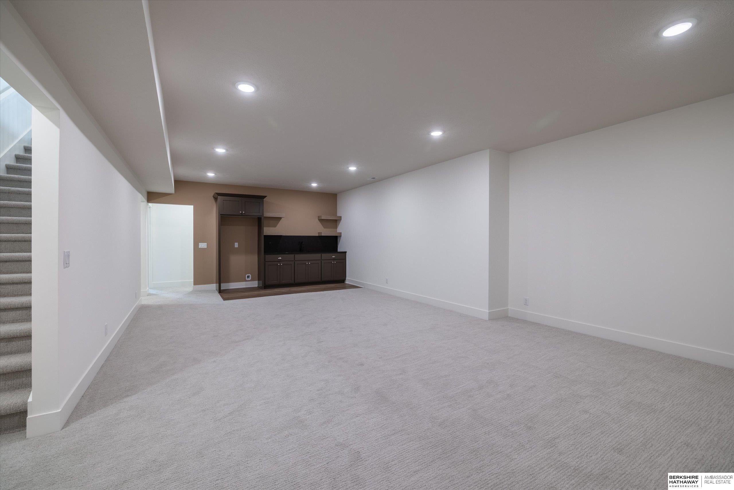 5813 N 214Th Avenue Circle. Elkhorn, NE 68022