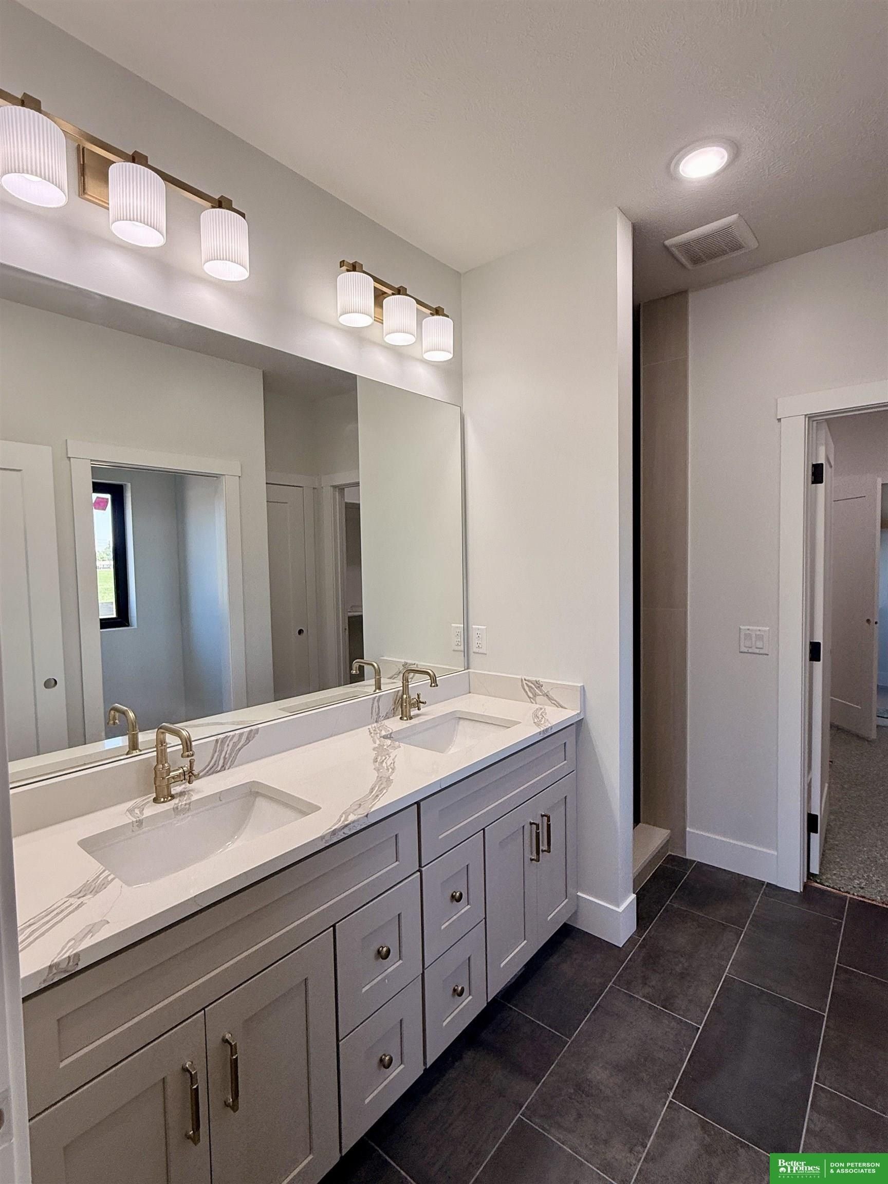 2940 Aurora Drive. Fremont, NE 68025