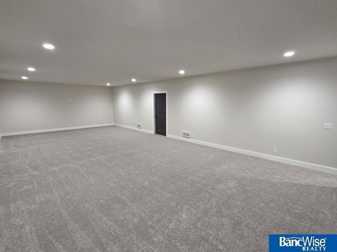 1043 Tuscan Trail. Hickman, NE 68372
