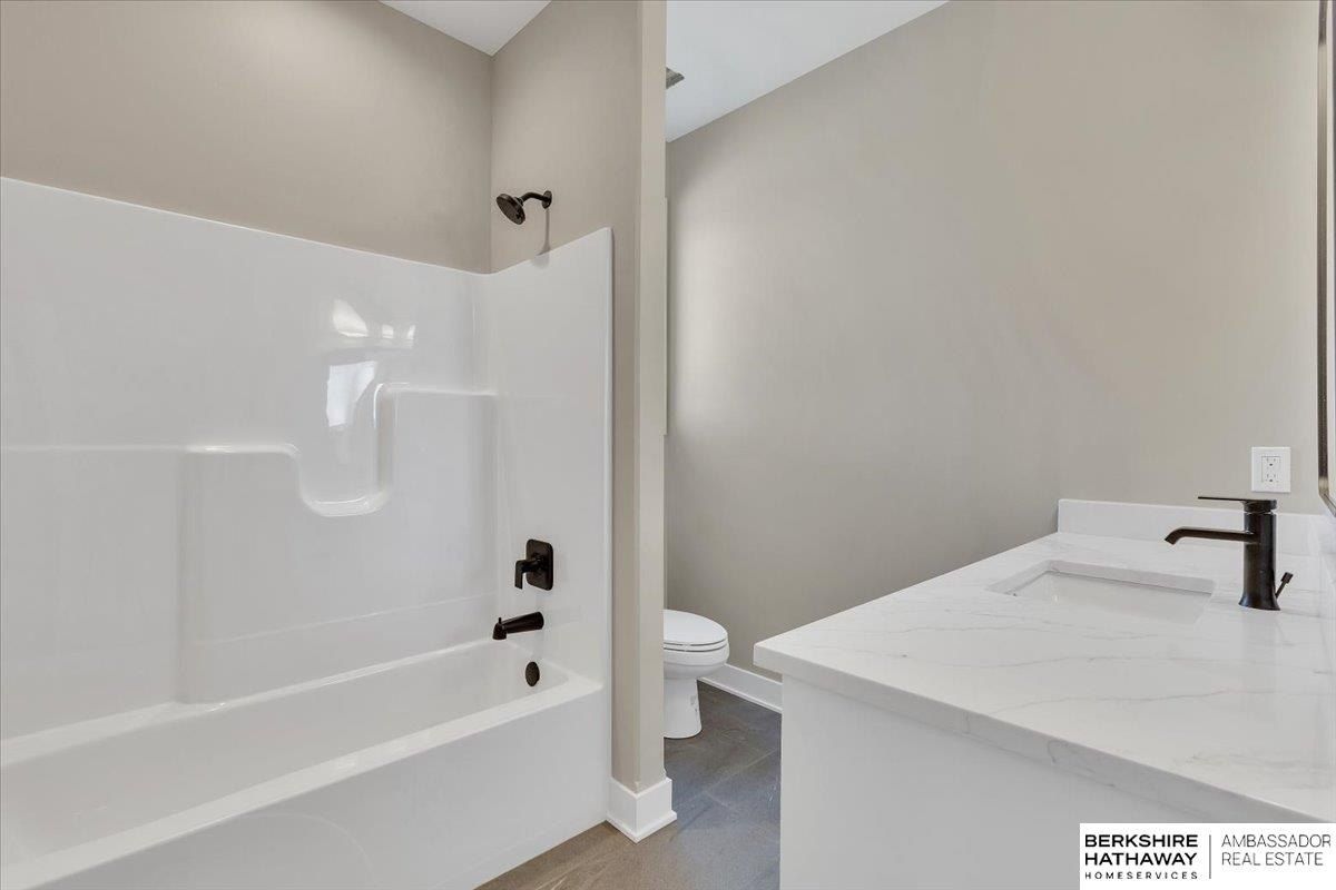 21348 Laurel Circle. Elkhorn, NE 68022