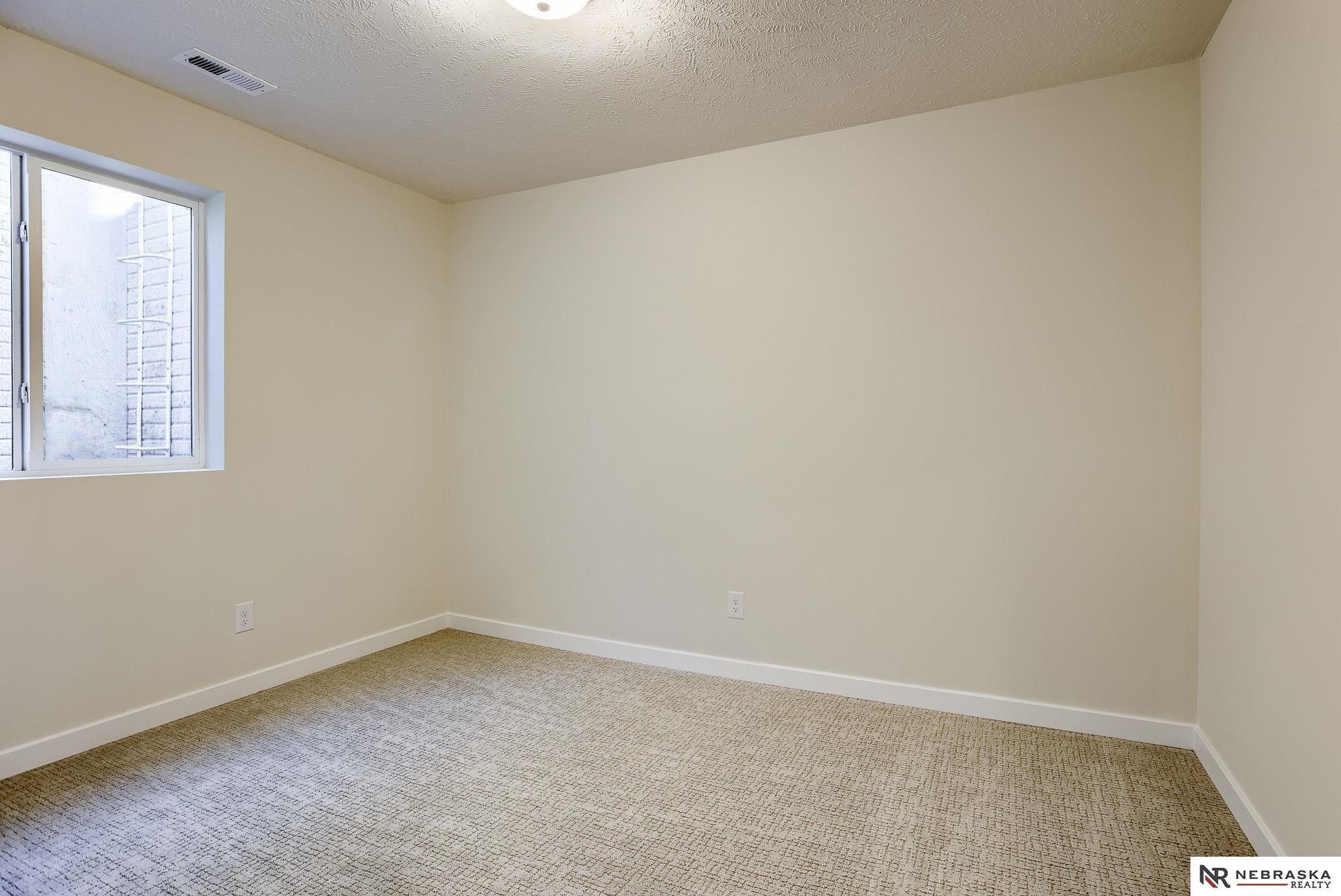 16105 Isabella Street. Bennington, NE 68007