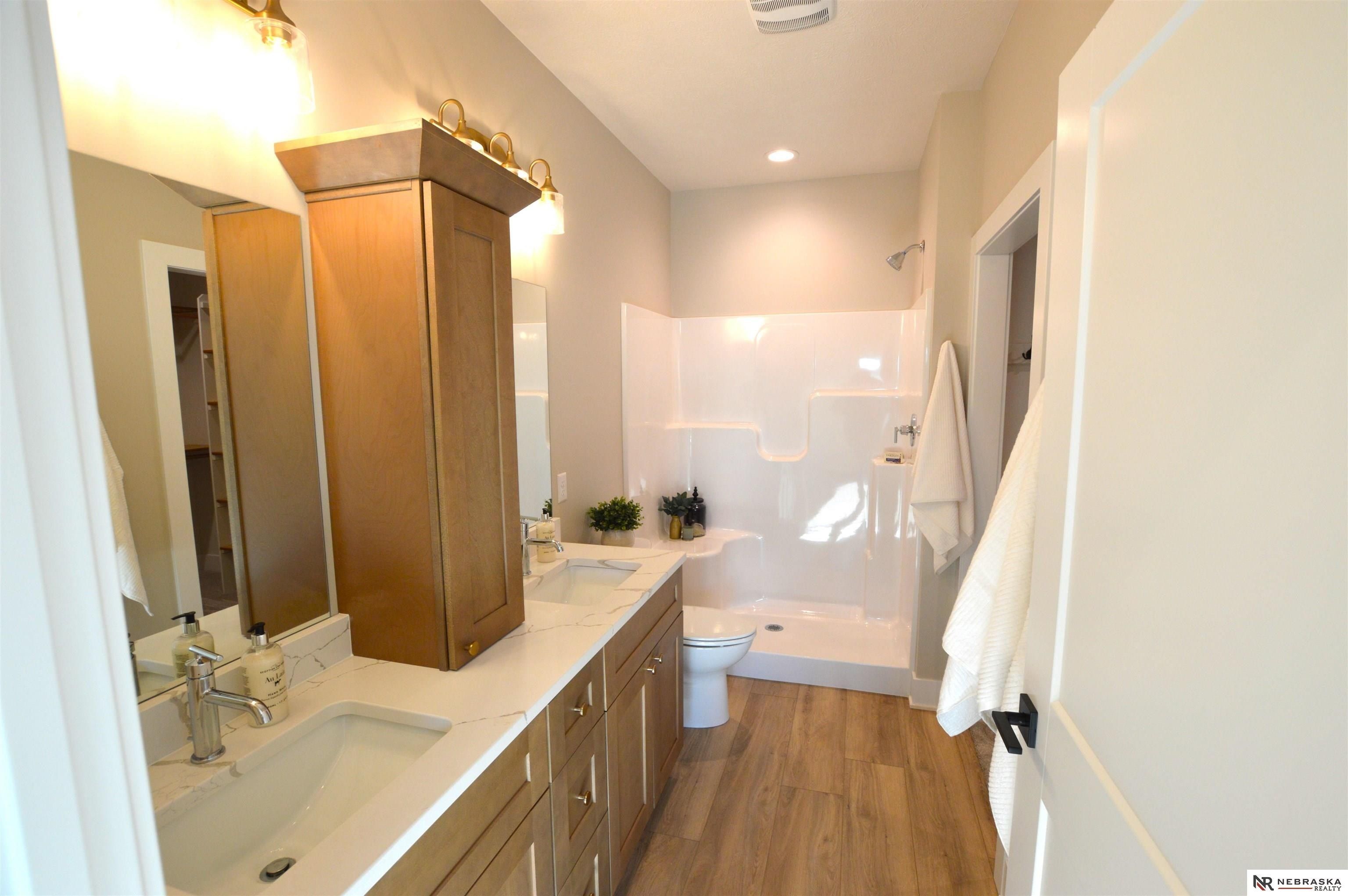 Donnette Drive. Lincoln, NE 68514