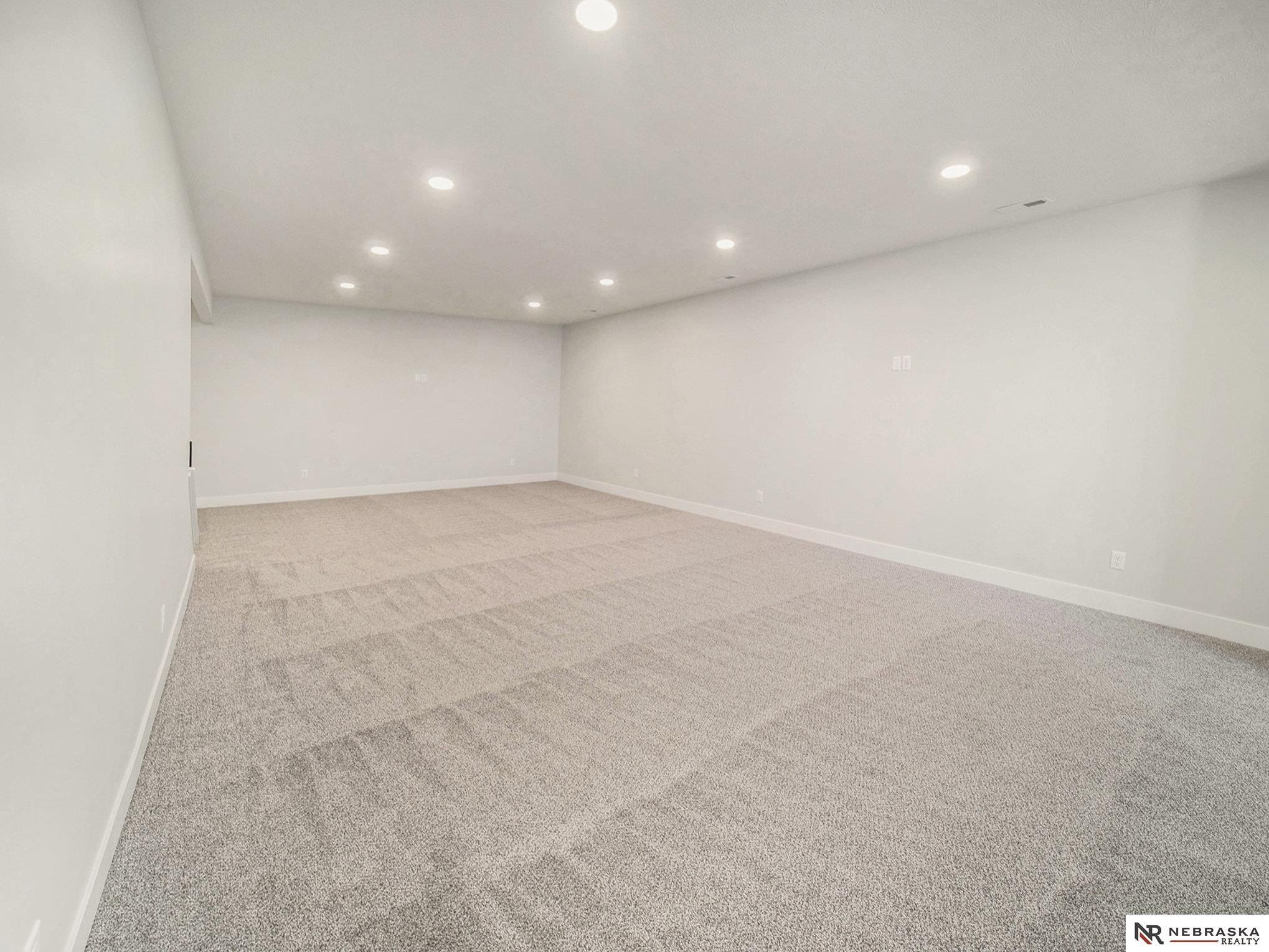 Kantor Lane. Hickman, NE 68372