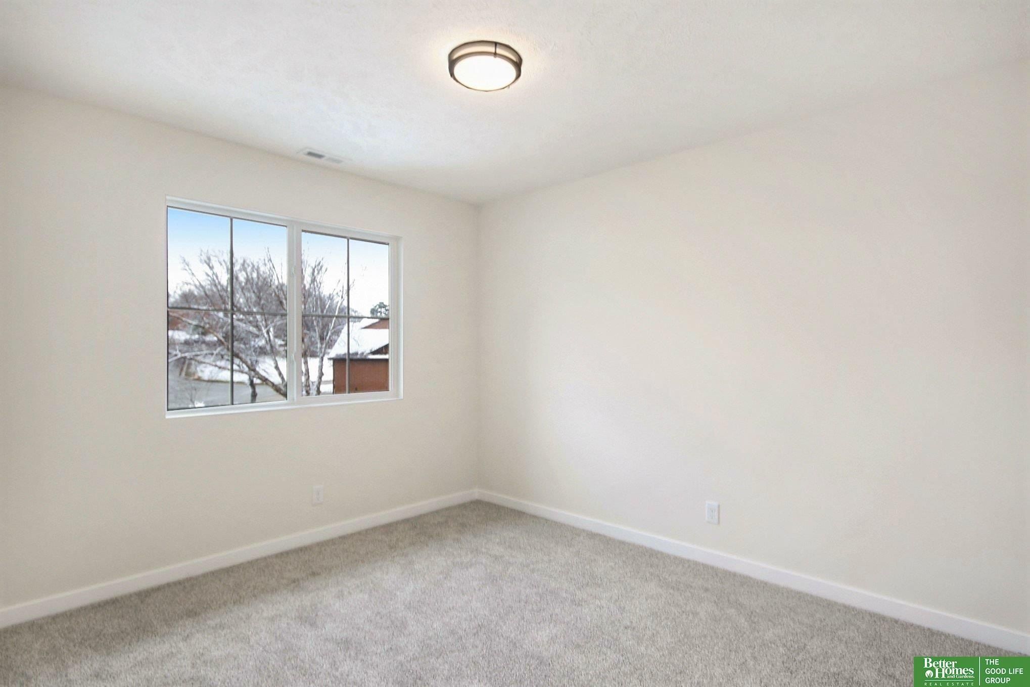 7118 N 79Th Court. Omaha, NE 68122