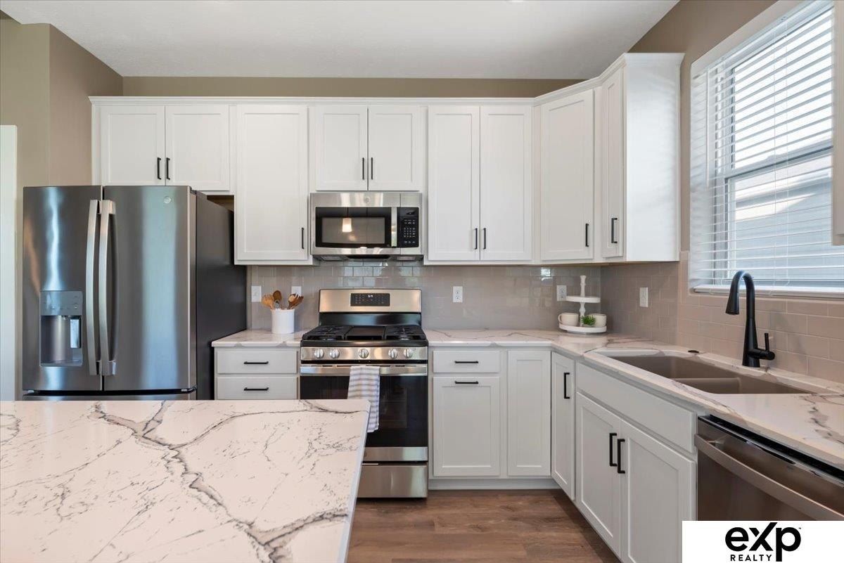 6859 Stony Point Drive. Papillion, NE 68046