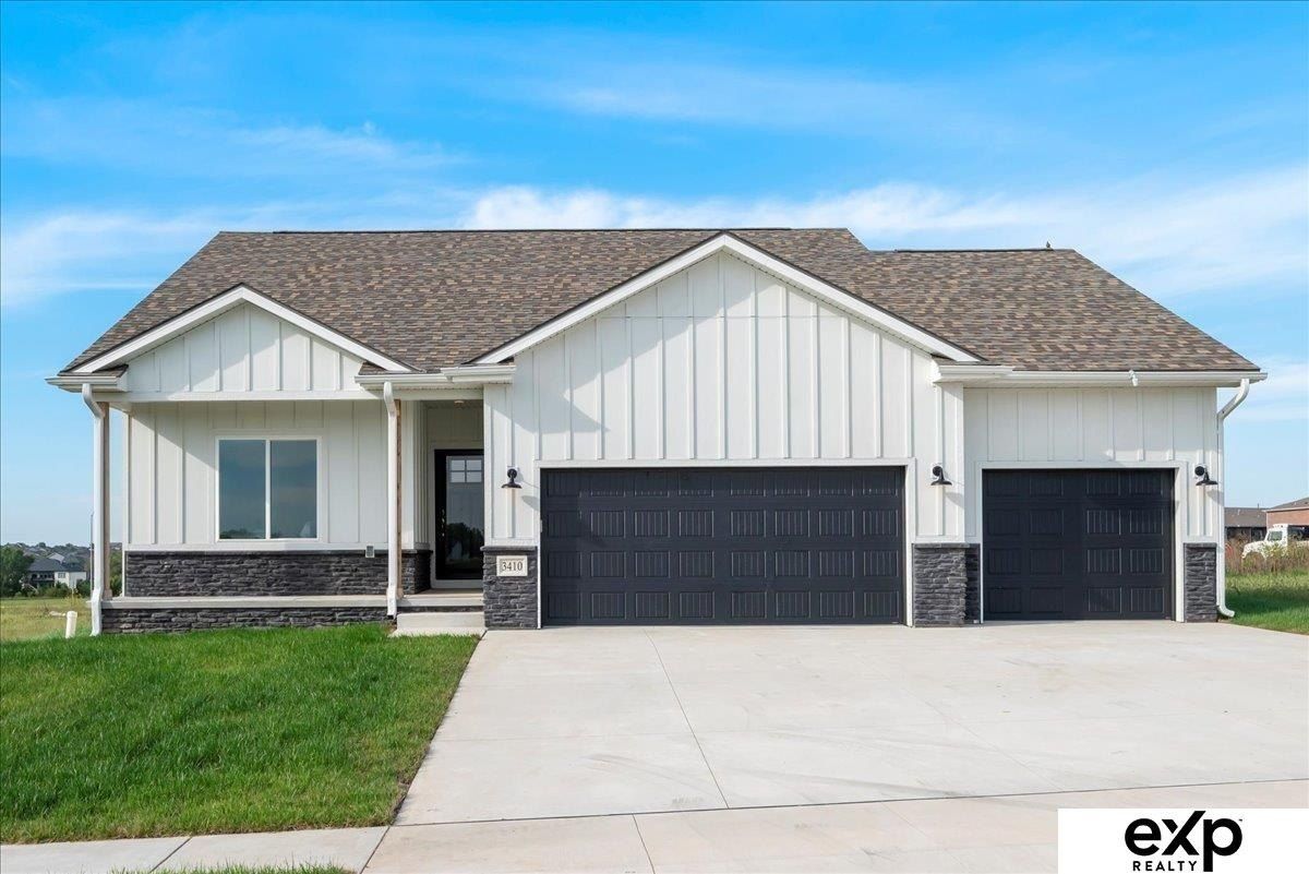 3311 Abbotsford Lane. Roca, NE 68430