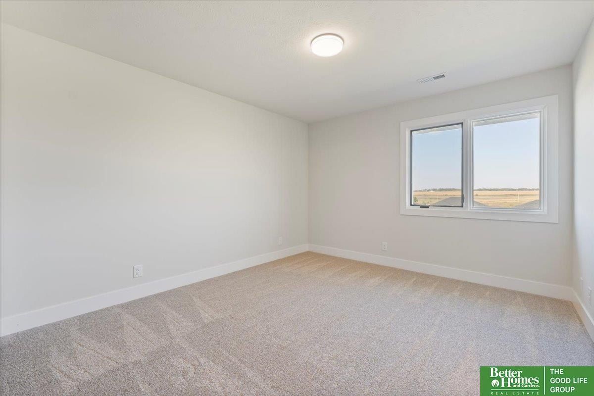5625 N 213Th Avenue. Elkhorn, NE 68022
