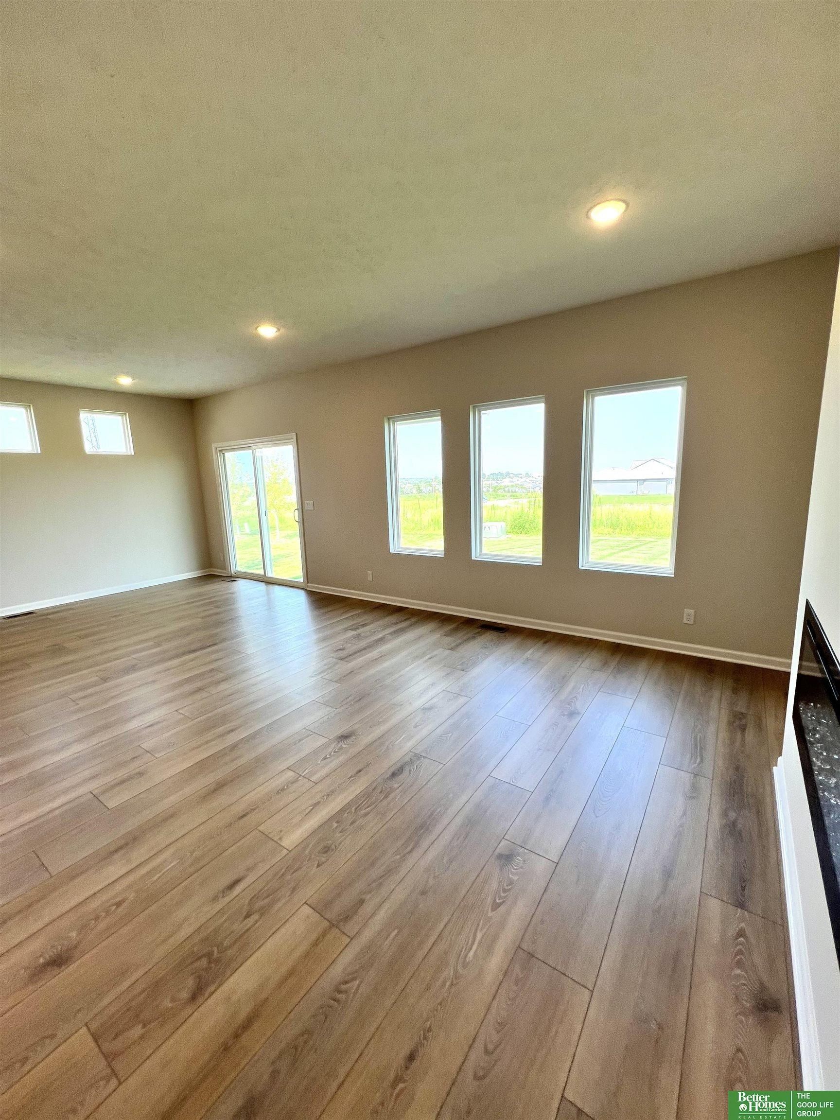 17605 Willit Street. Bennington, NE 68007