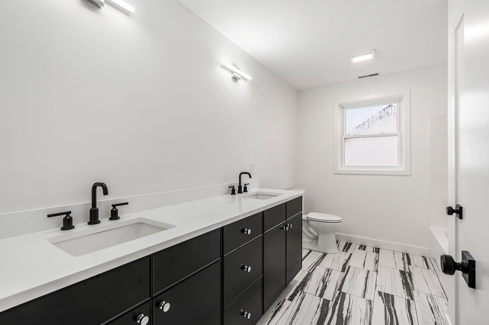 7 Lily Lane. Londonderry, NH 03053