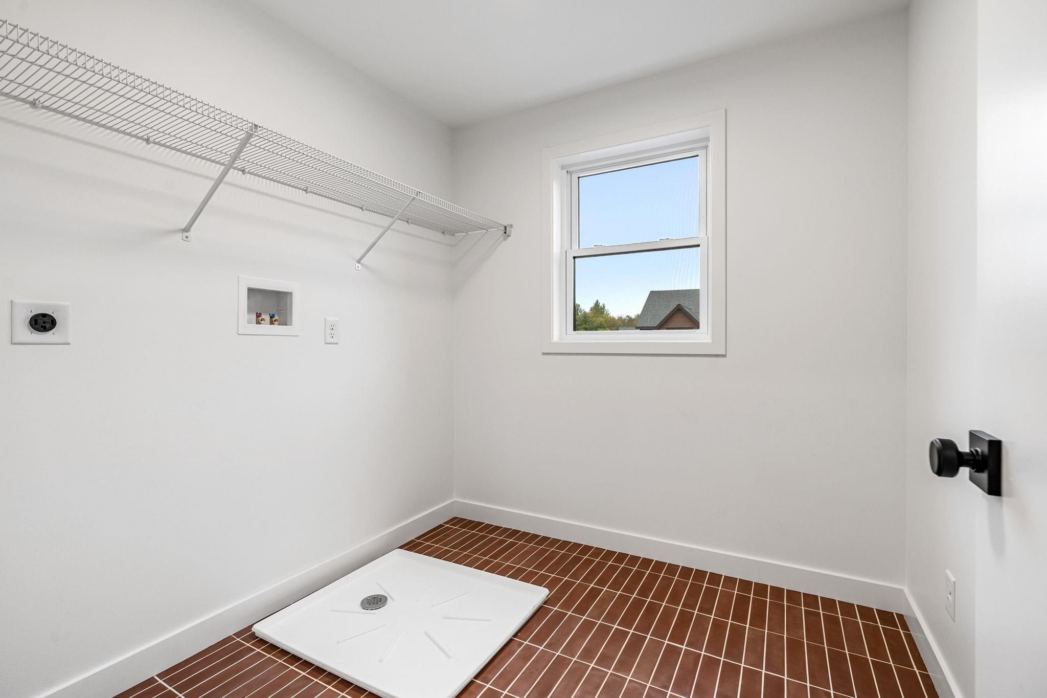 7 Lily Lane. Londonderry, NH 03053