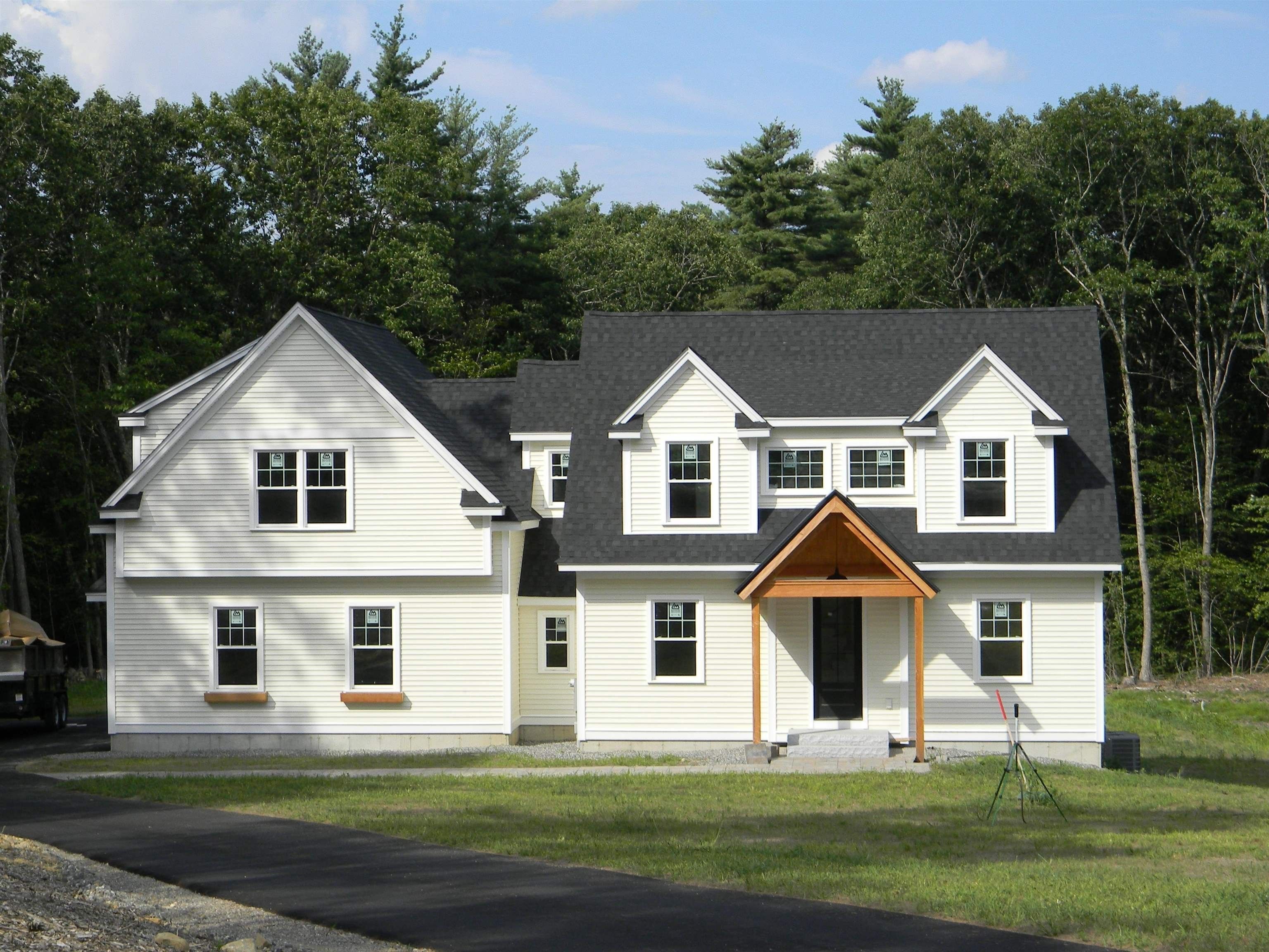 4 West Shore Park Road. Kingston, NH 03848