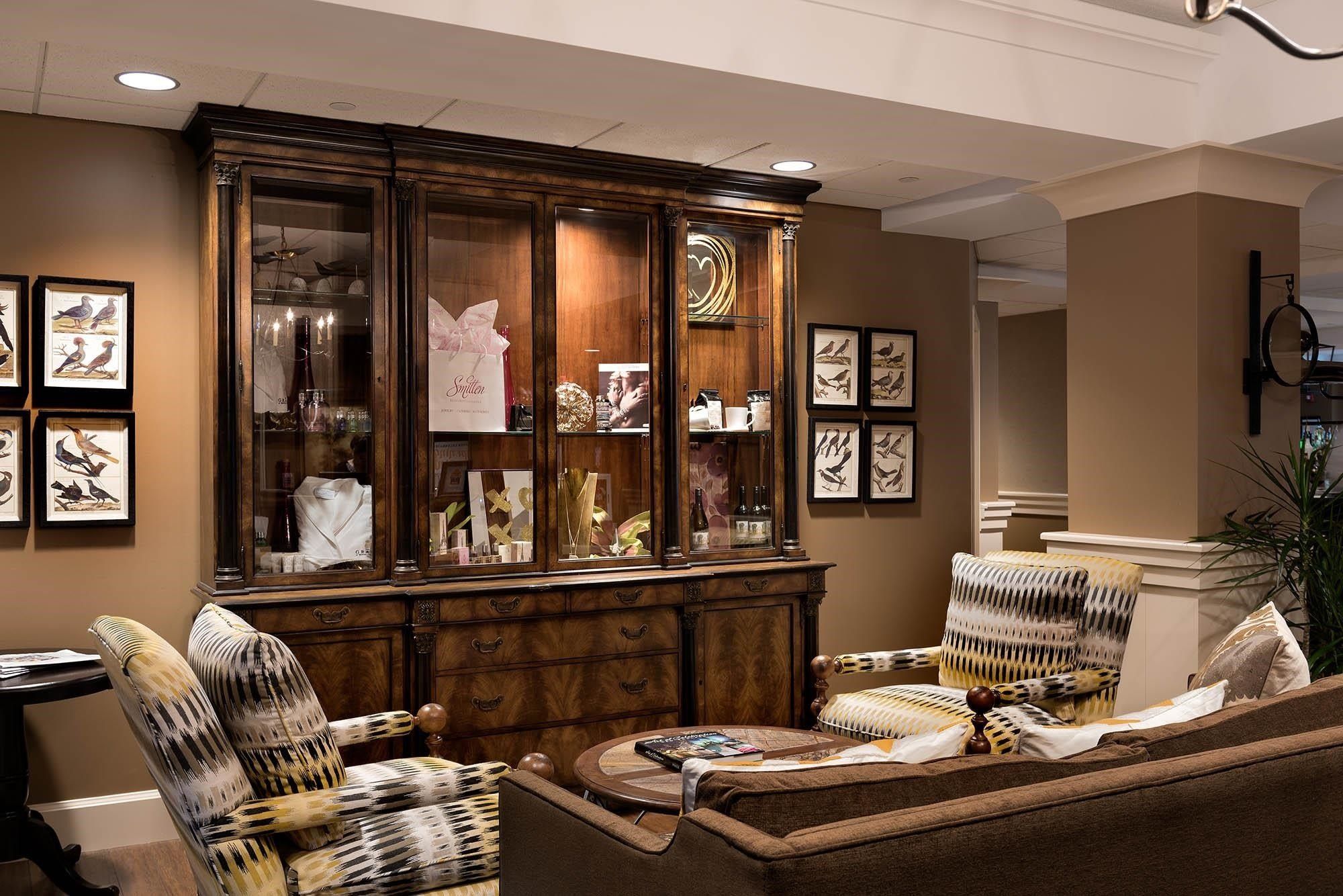 18 Grand Avenue. Bedford, NH 03110