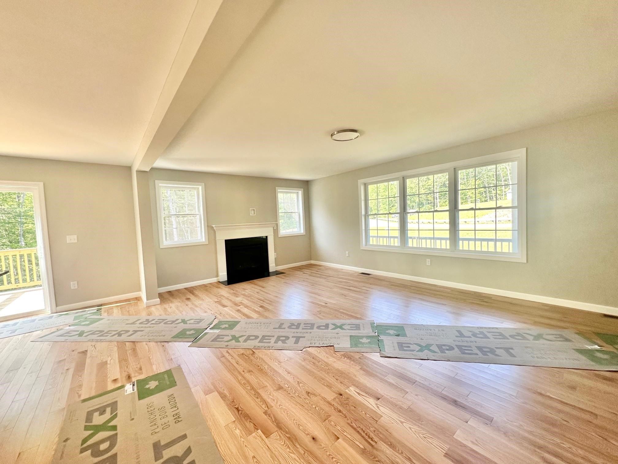 1 Blaisdell Court. Raymond, NH 03077