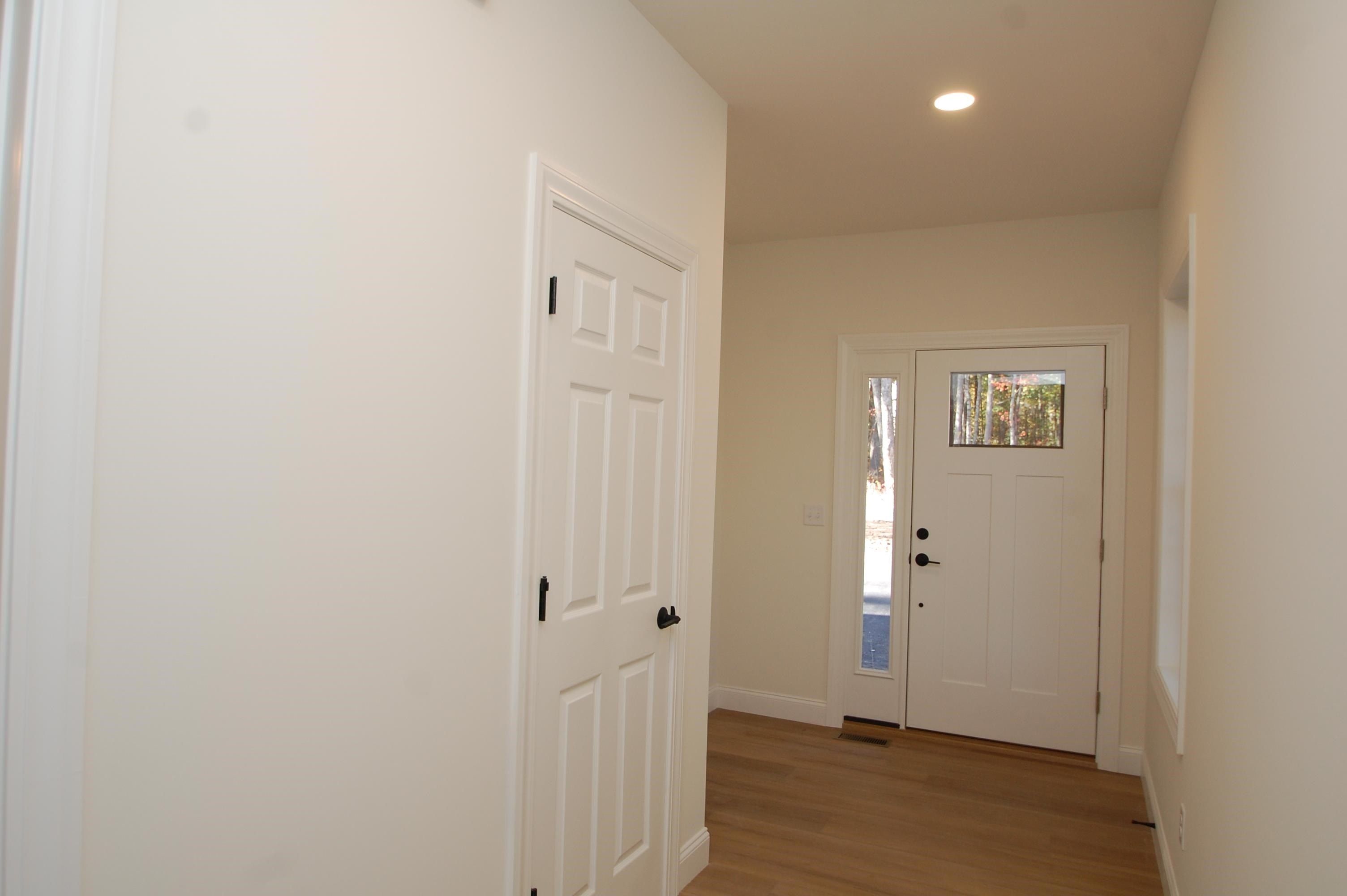 21A Griffin Road. Hudson, NH 03051