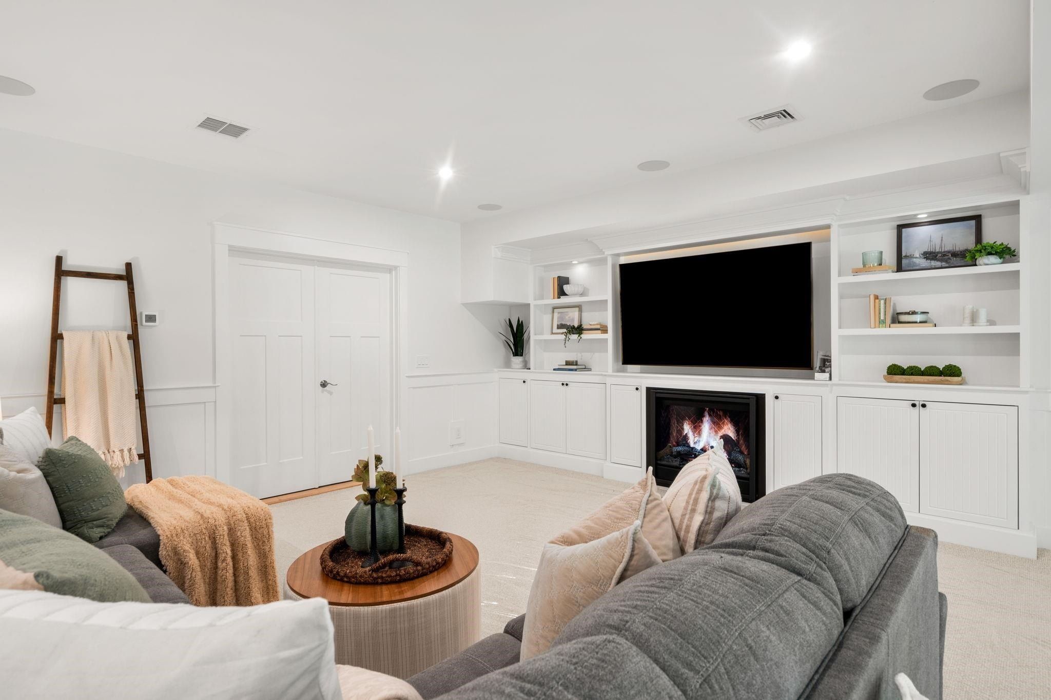 1241 Knoll Crest Road. Bedford, NH 03110