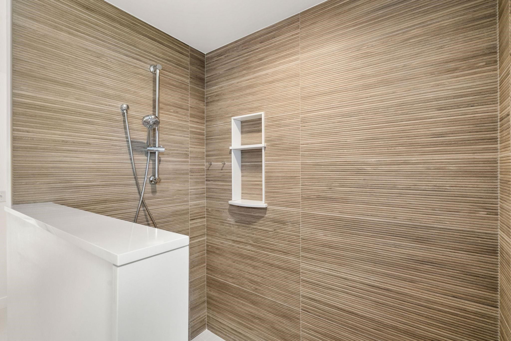 19 Lily Lane. Londonderry, NH 03053