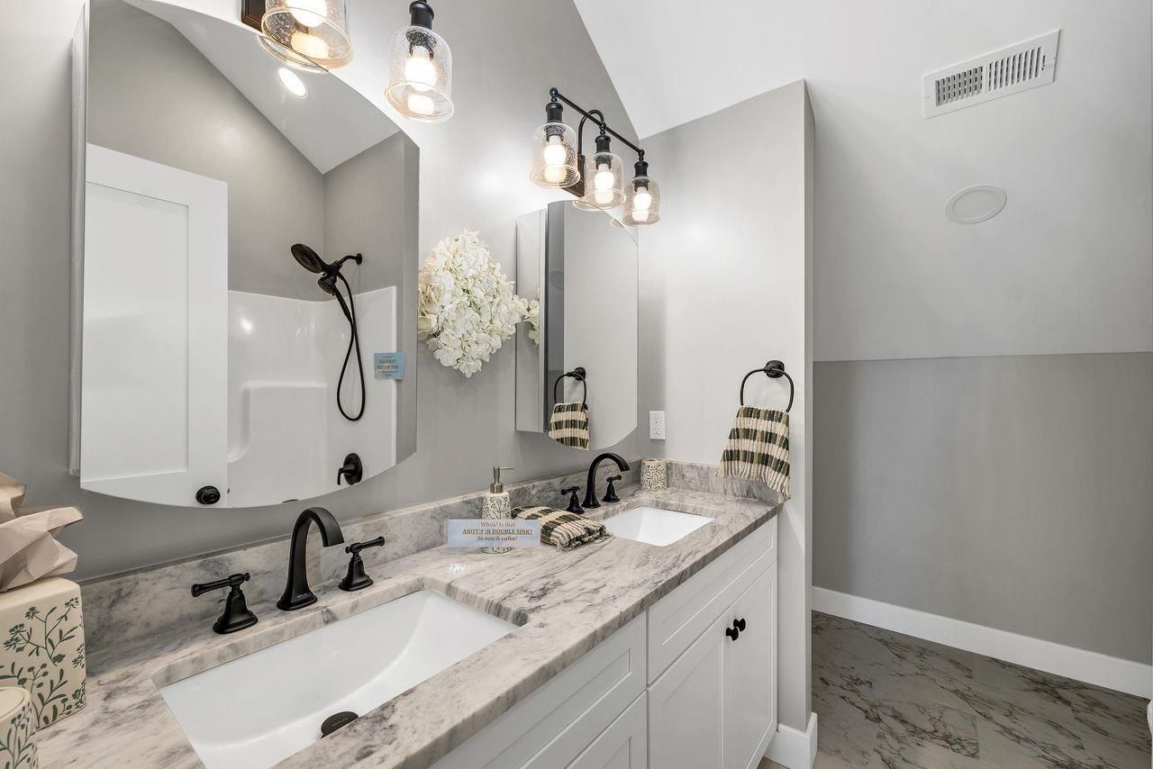 51 Lady Walsingham Way. Laconia, NH 03246