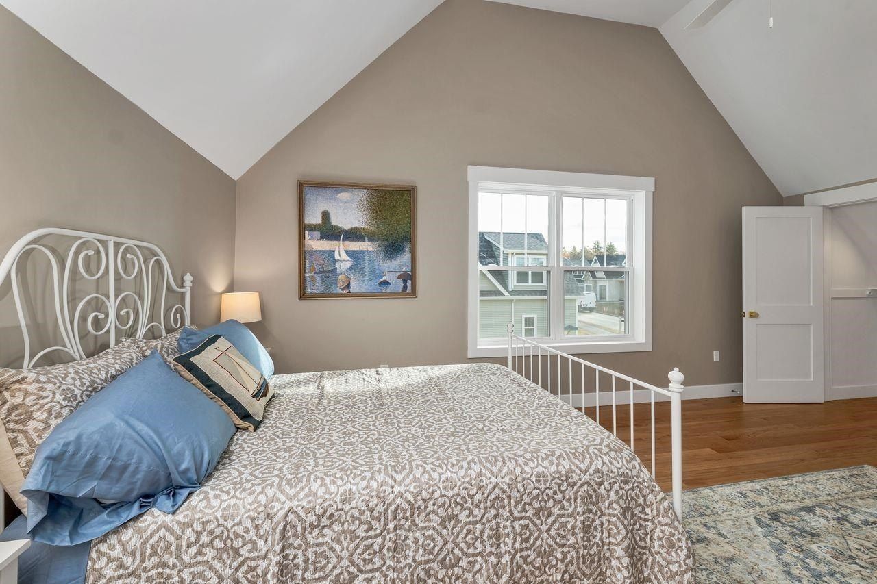 44 Lady Walsingham Way. Laconia, NH 03246