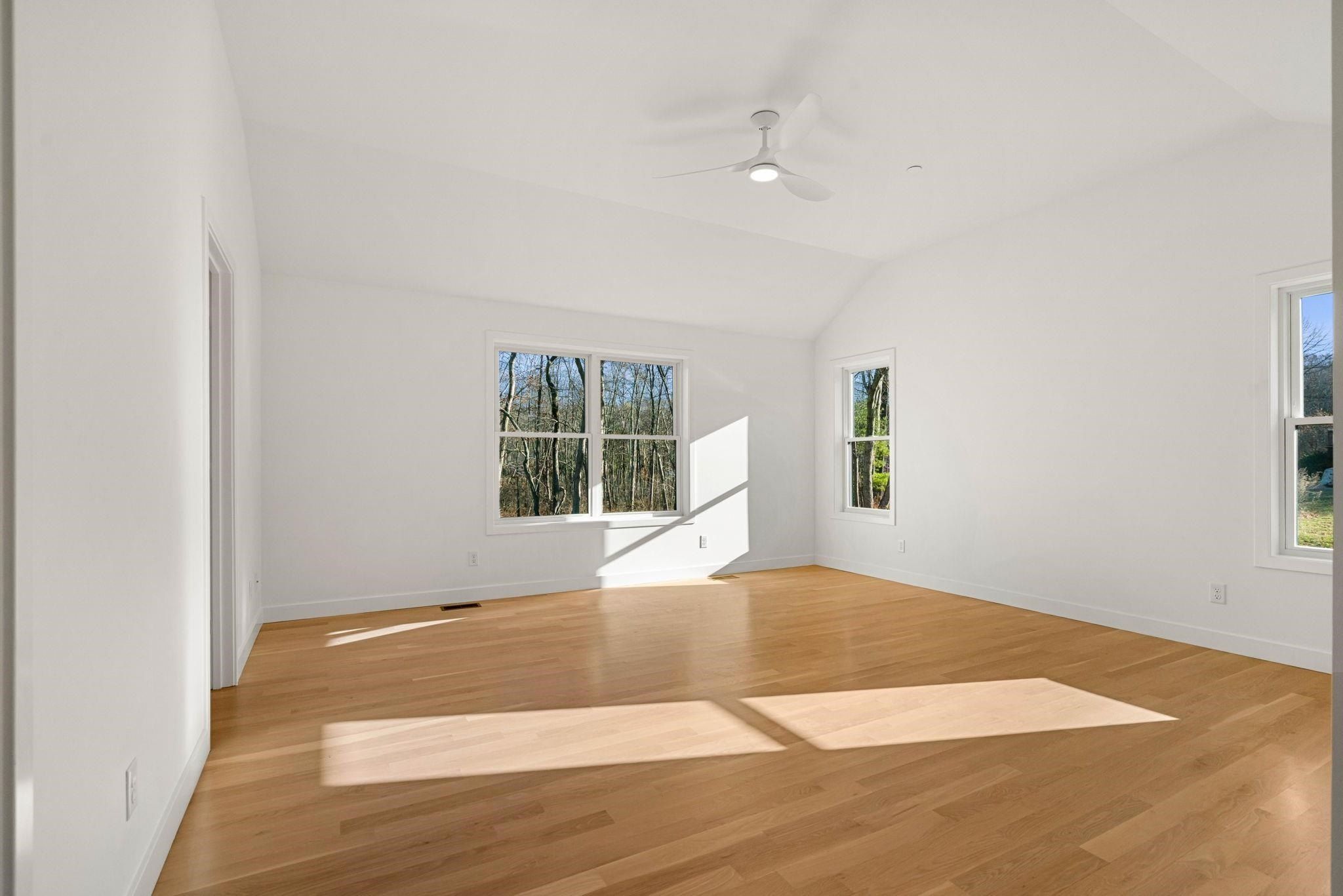 17 Lily Lane. Londonderry, NH 03053