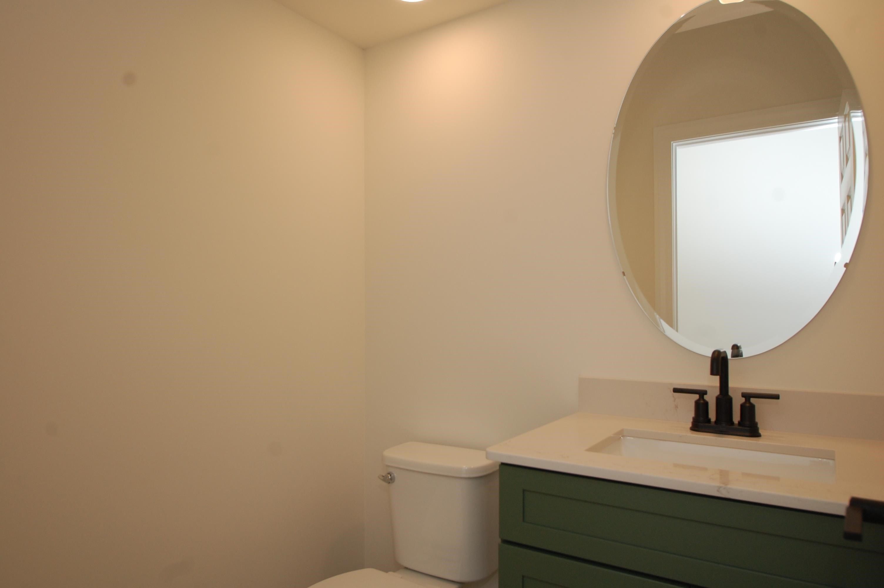 21B Griffin Road. Hudson, NH 03051