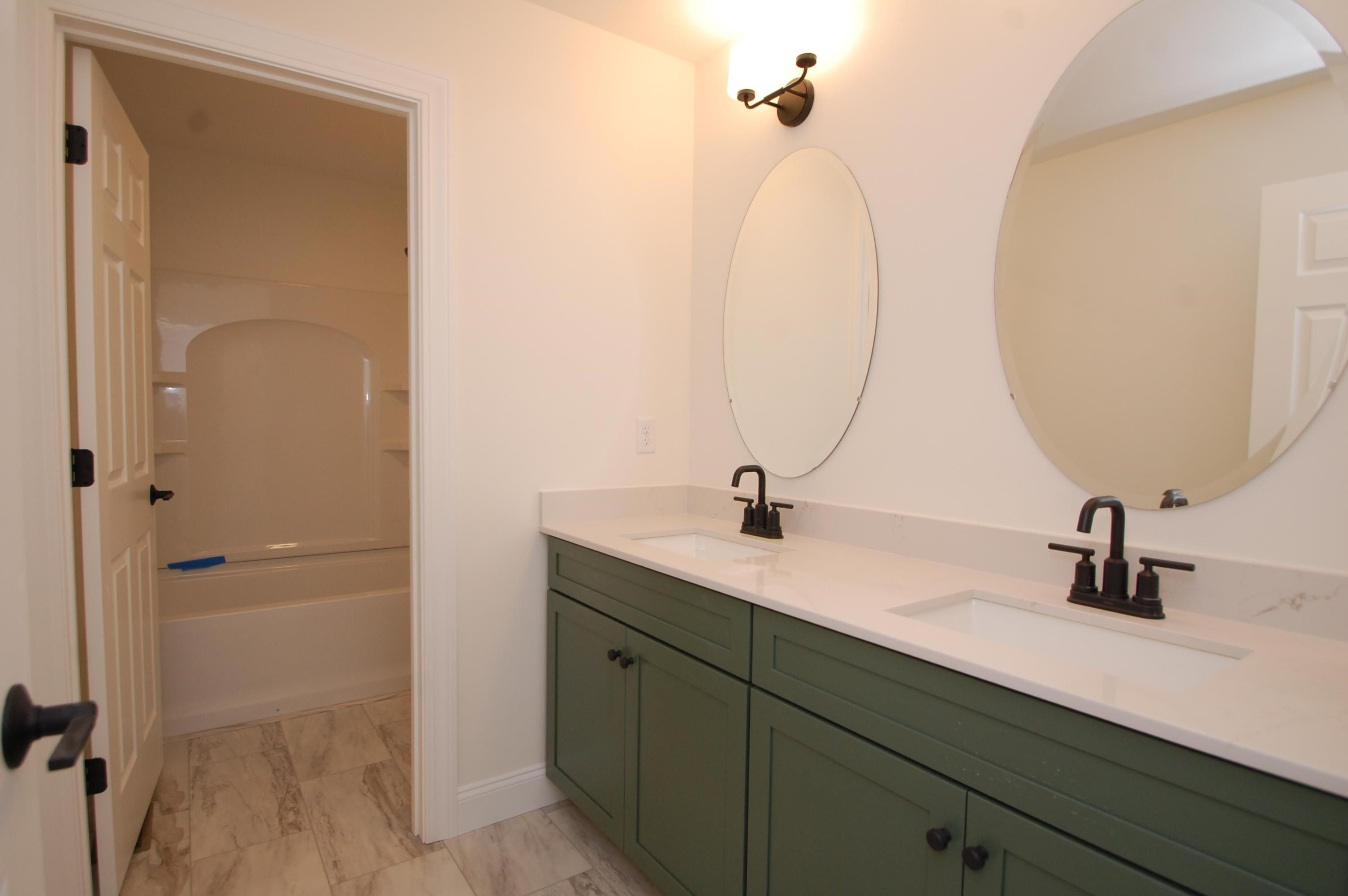 27A Griffin Road. Hudson, NH 03051