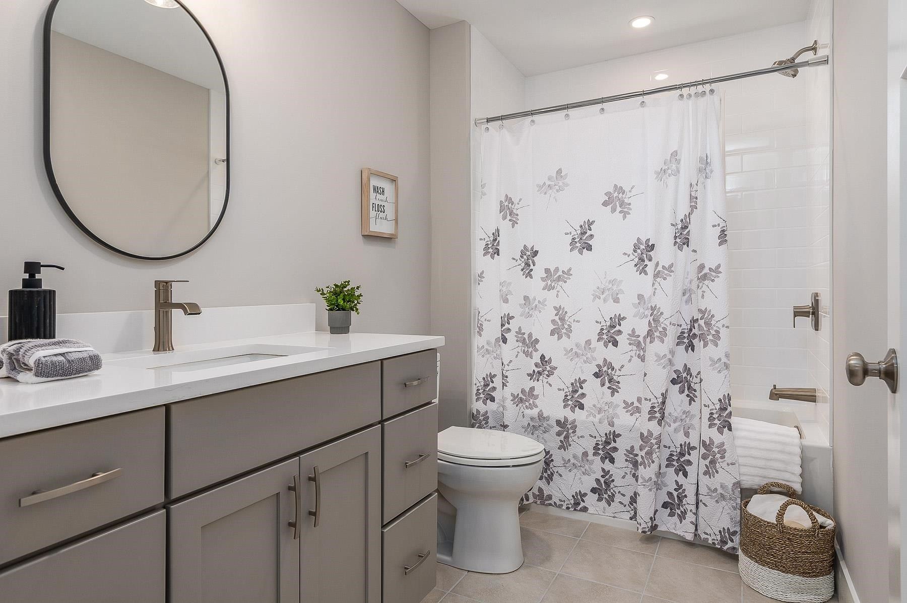 35 Eden Lane. Portsmouth, NH 03801