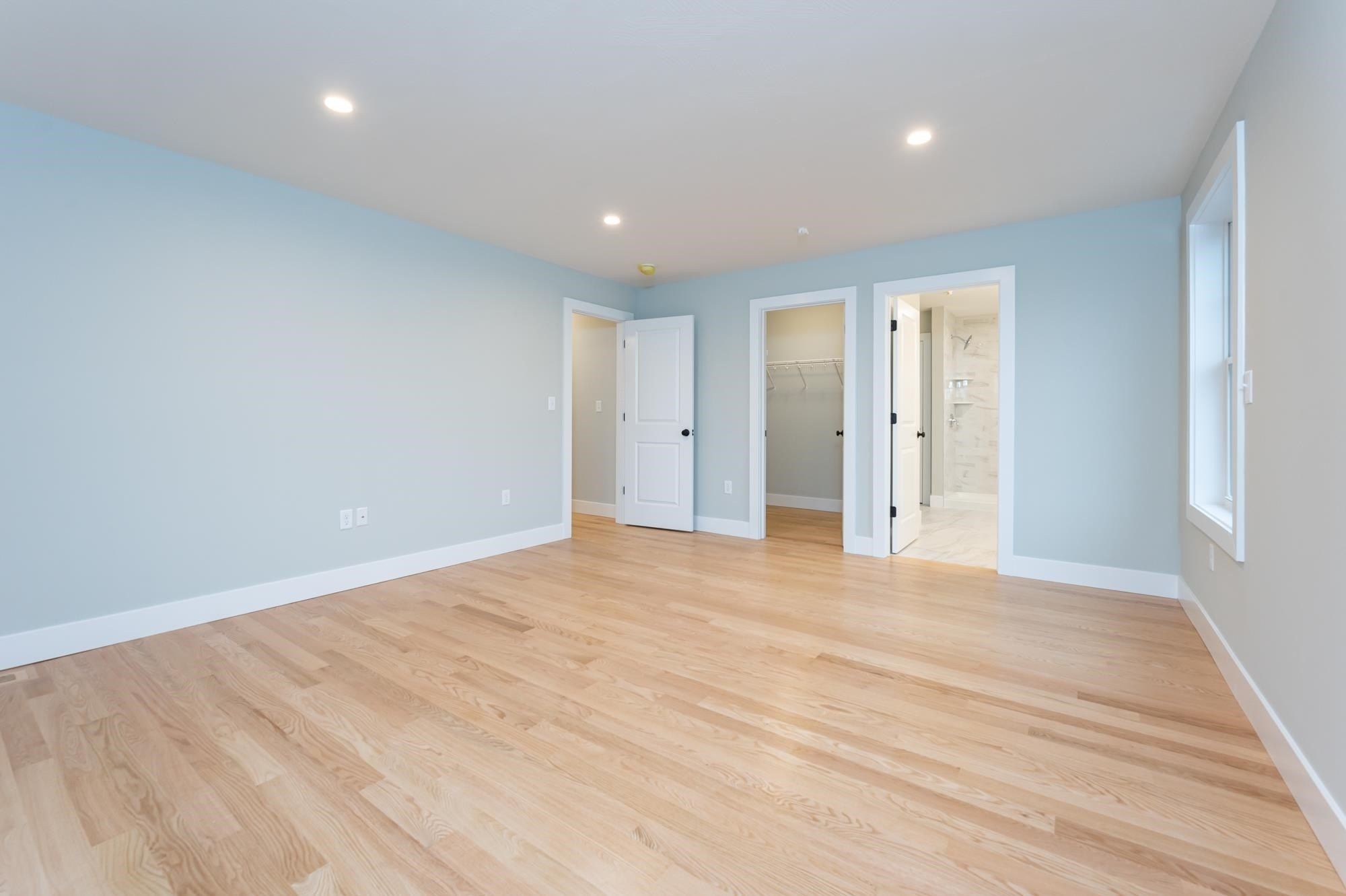 Robin Way. Chester, NH 03036