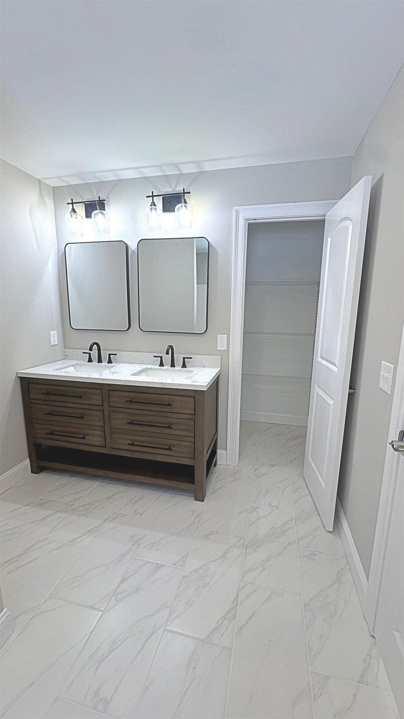 69 Peaslee Hill Road. Weare, NH 03281