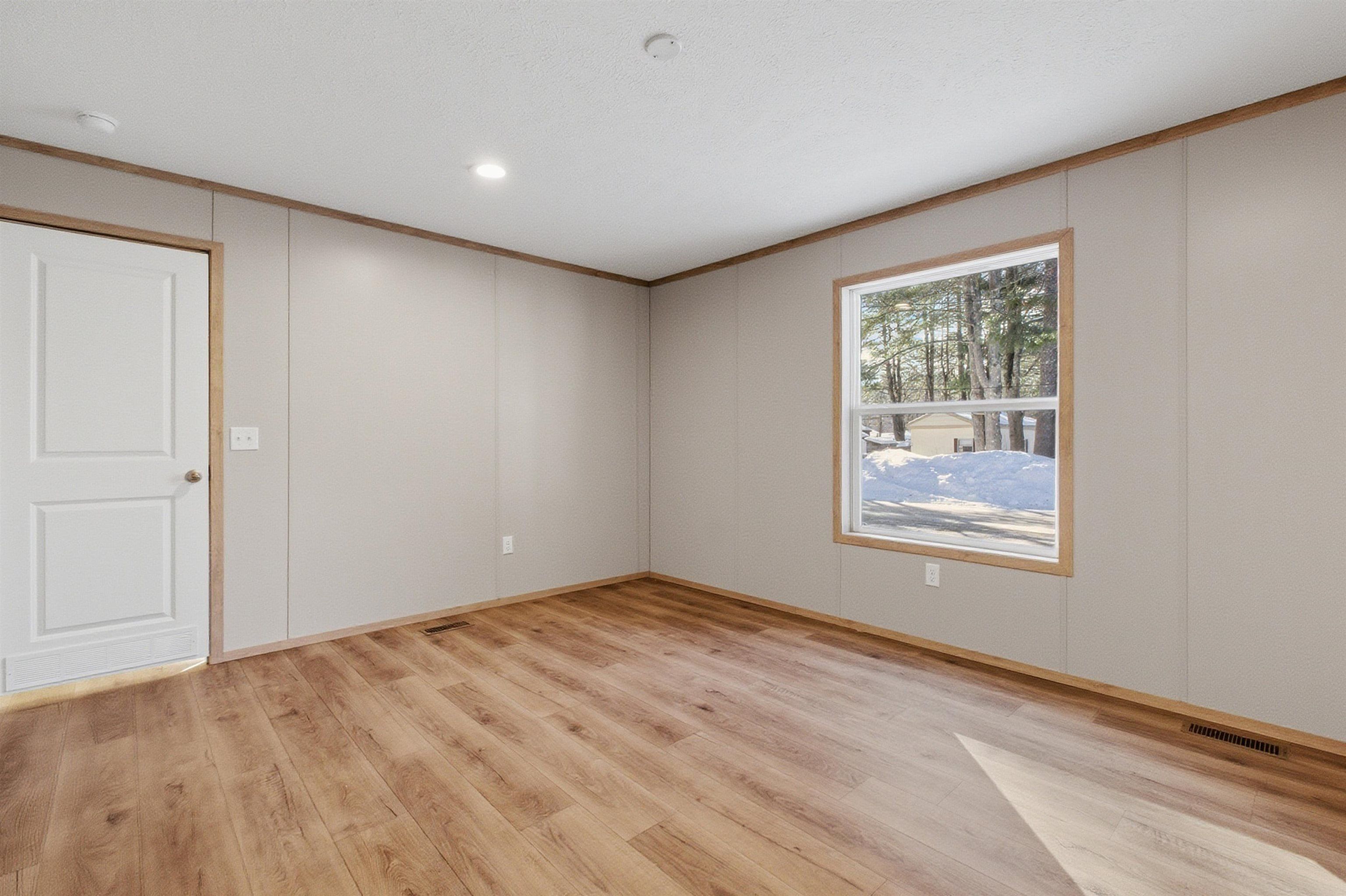 27 Bond Street. Franklin, NH 03235