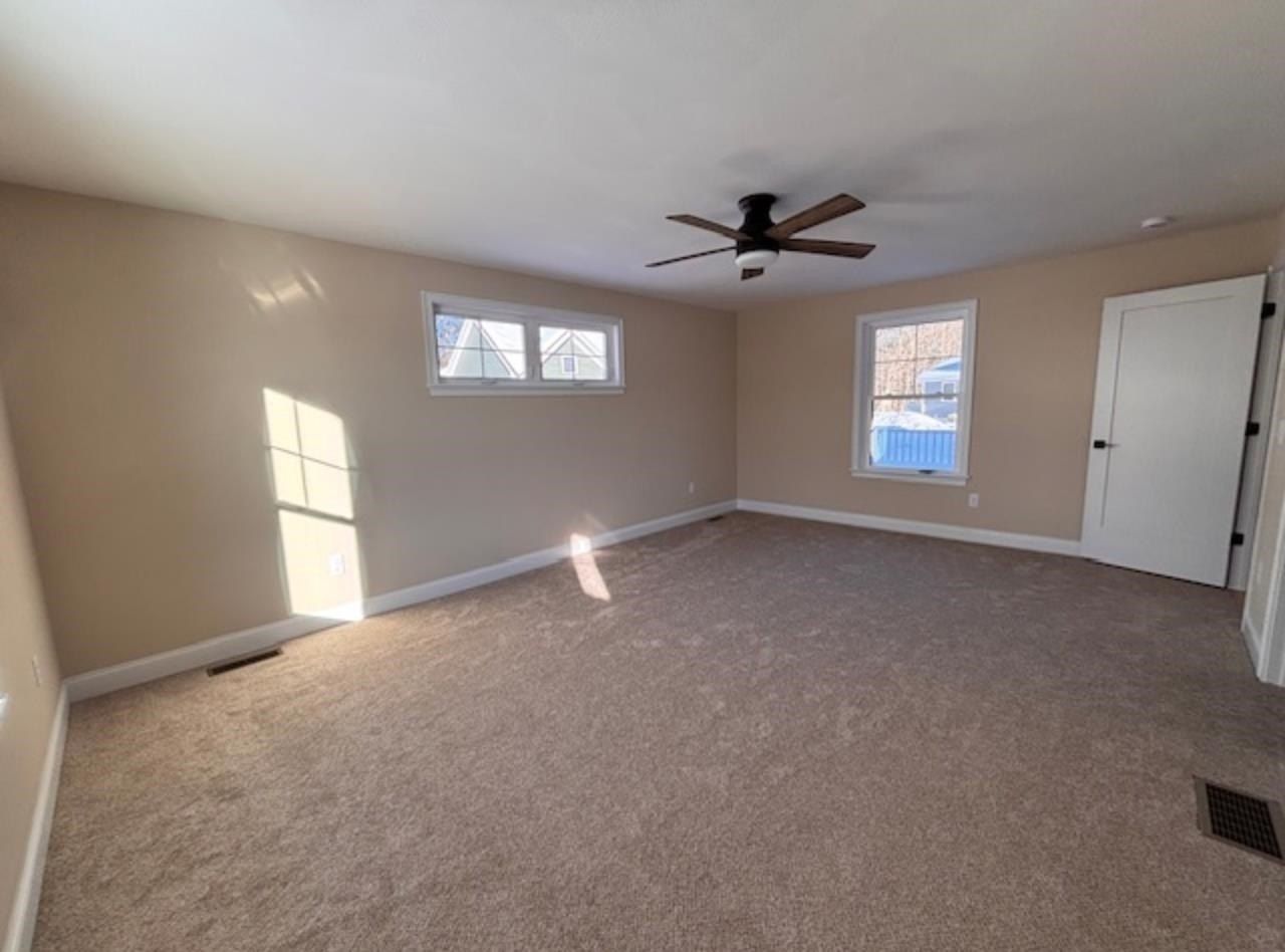 8 Taylor Circle. Brentwood, NH 03833