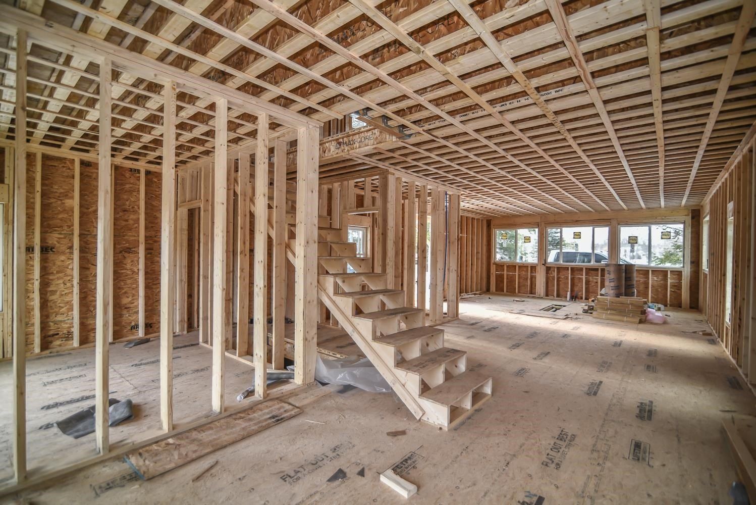 5 Ridge Road. Newton, NH 03858