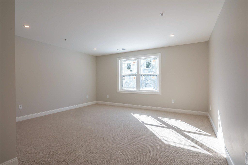 6 Newbury. Pelham, NH 03076