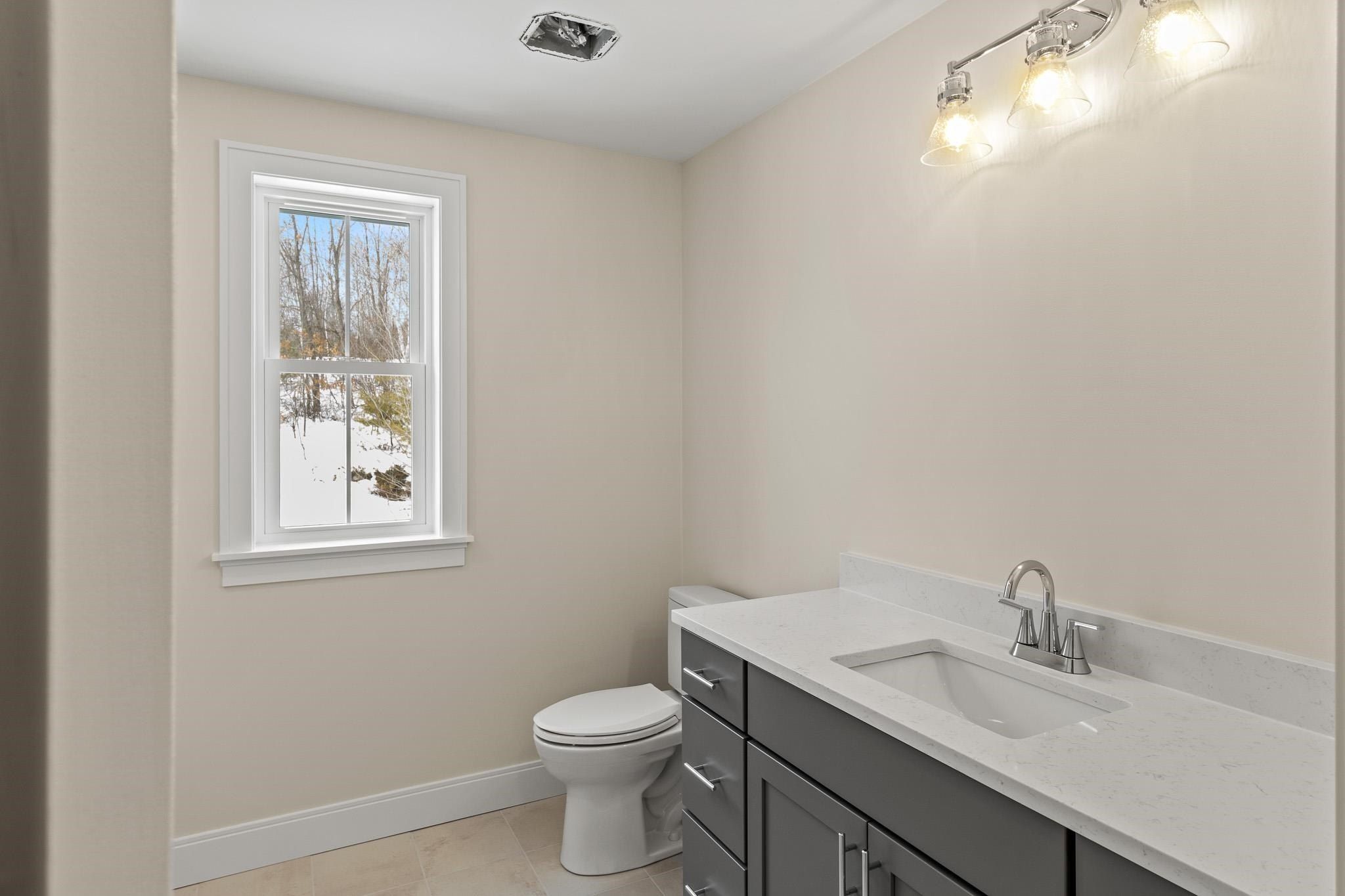 8 Megans Way. Epping, NH 03042