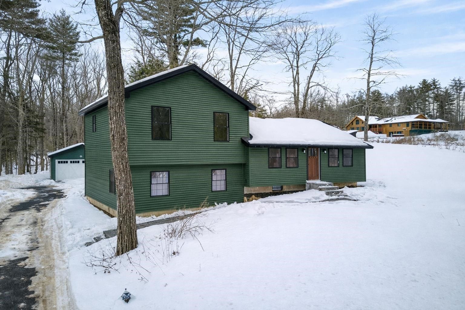 33 Mccrillis Road. Nottingham, NH 03290