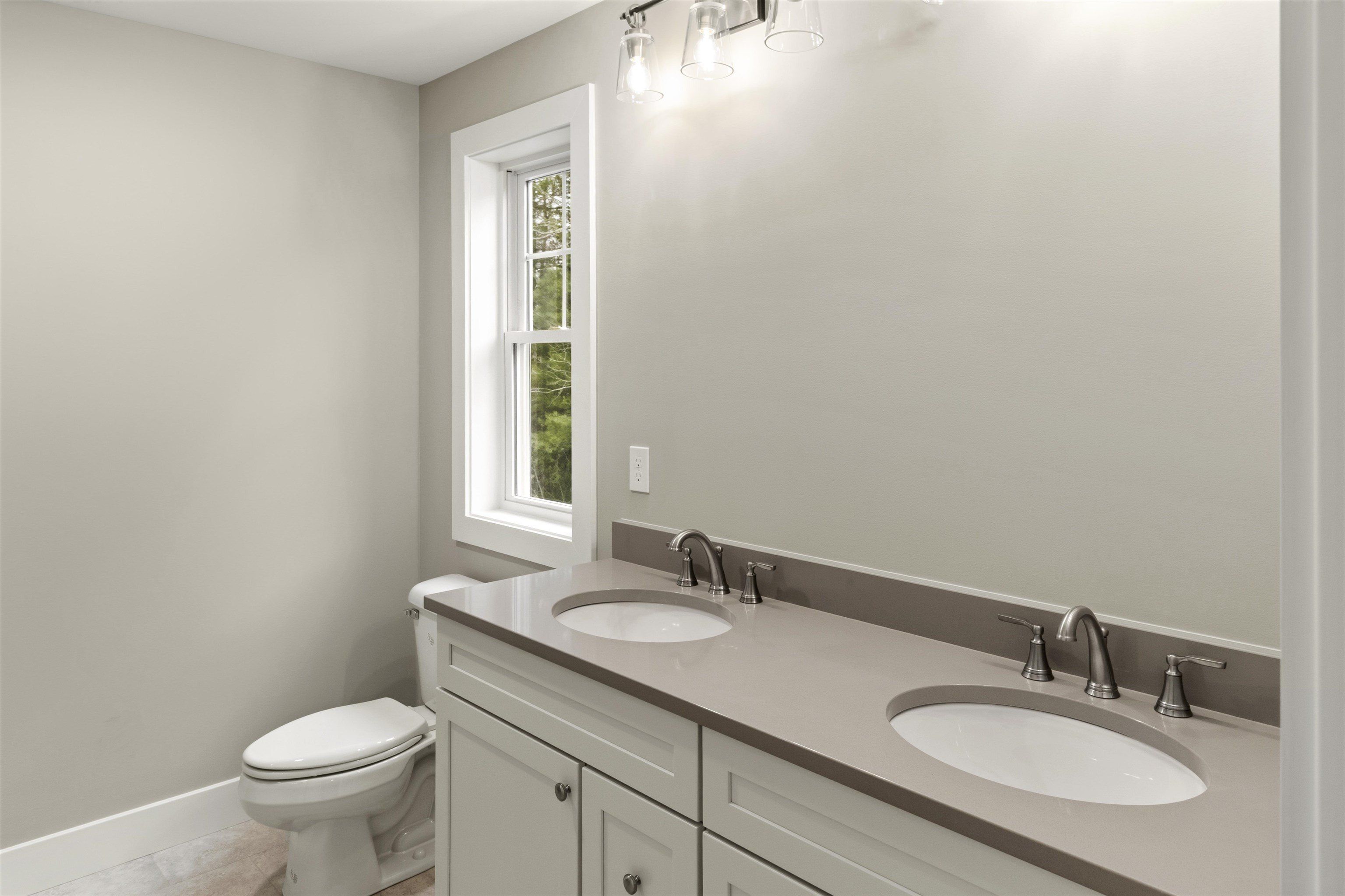 8 Stone Creek Drive. Brentwood, NH 03833