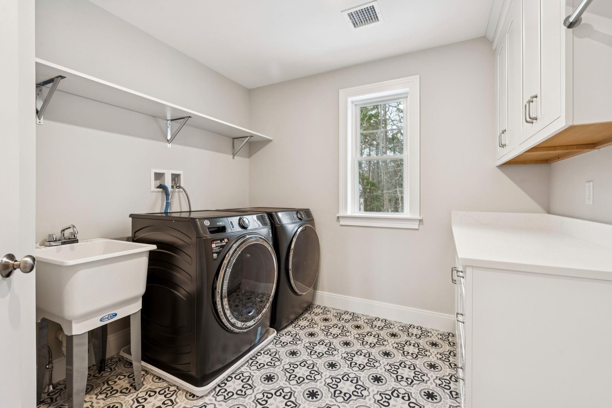 19 Colby Lane. Greenland, NH 03840