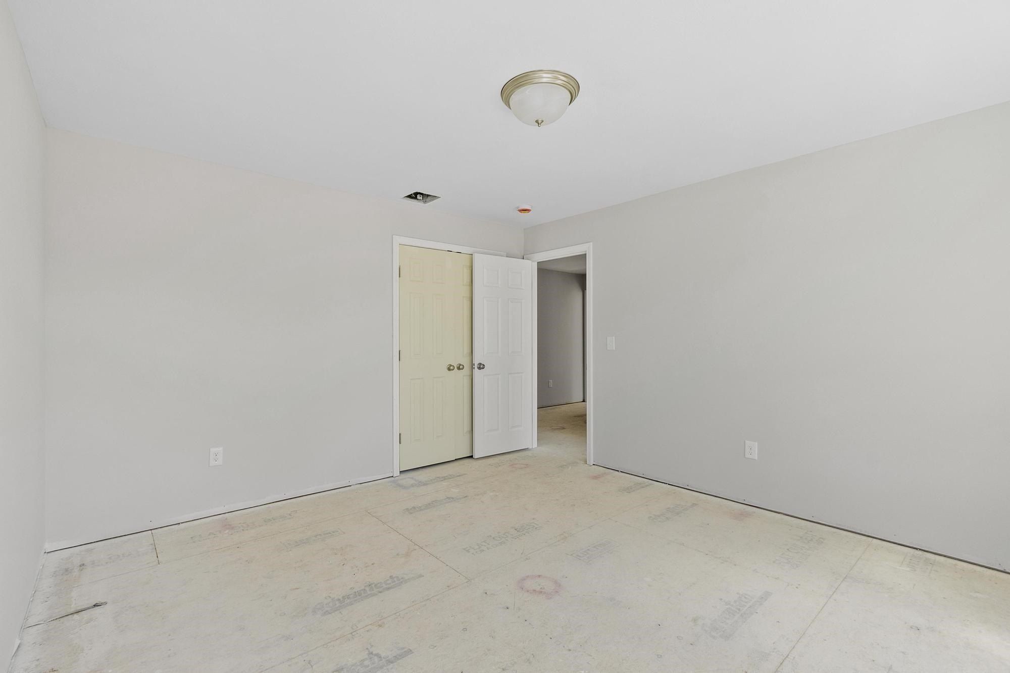 22 Benoit Avenue. Pelham, NH 03076